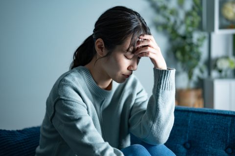 40歳からでも「婚活」すべきですか？ 生涯独身の予定でしたが、最近老後が不安になってきました。「年収300万円」で貯金も全然ありませんが「お金を理由に結婚」は避けるべきでしょうか？