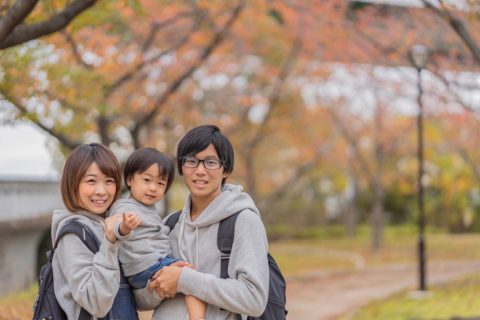 夫婦で「年収700万円」です。子どもを考えているのですが、都内だと厳しいですか？「児童手当」などがあれば大丈夫でしょうか？