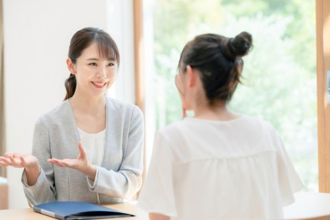 扶養内の「年収130万円」未満で働きたいのに、時給が上がったので勤務時間を減らしました。「2025年には扶養がなくなる」とも聞きますし、今から「年収200万円」稼ぐべきでしょうか…？