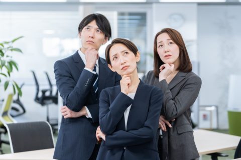 自分は「正社員」ですが、「派遣社員」の時給が3000円だと知り驚きました。時給にすると同じなのですが、定時で帰れる派遣のほうが得なのでしょうか？