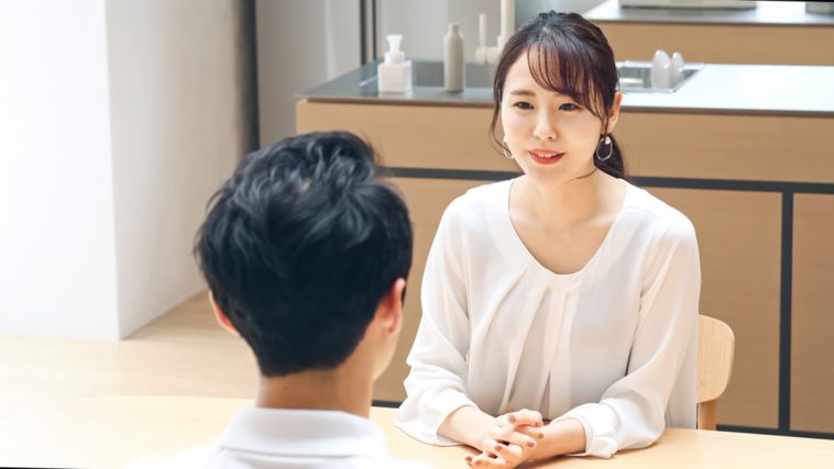 22歳新卒ですが、実家から「お見合い」の連絡がきます。お相手は高年収らしく「仕事なんて早く辞めて結婚しなさい」と言われますが、「手取り19万円」でも自分で稼げるほうがいいですよね…？