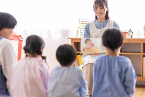 保育士10年目だけど、昇給は「2万円」！ 保育士の給与は“上がりにくい”の？ 民間企業との比較や退職理由も解説