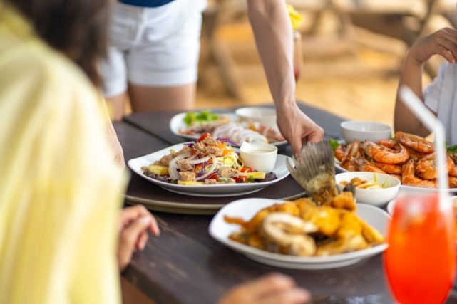 飲食店の「皿の指紋」が気になります…「クレーマー」にならない伝え方はありますか？