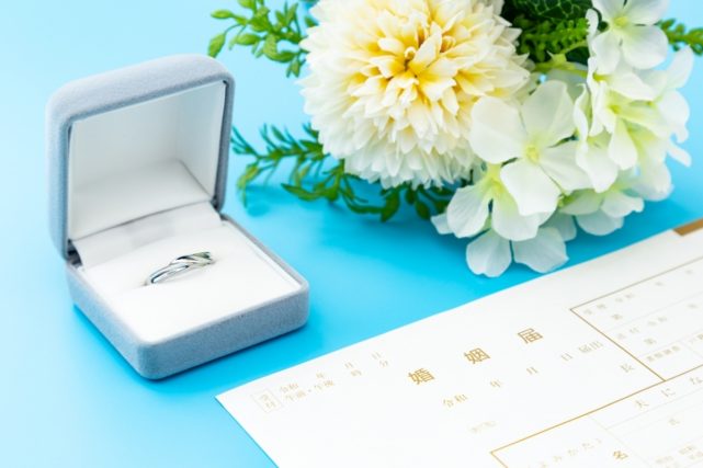 「もう少し収入に余裕ができてから…」と、今すぐの結婚をためらう彼。年収いくらくらいあれば結婚できるの？