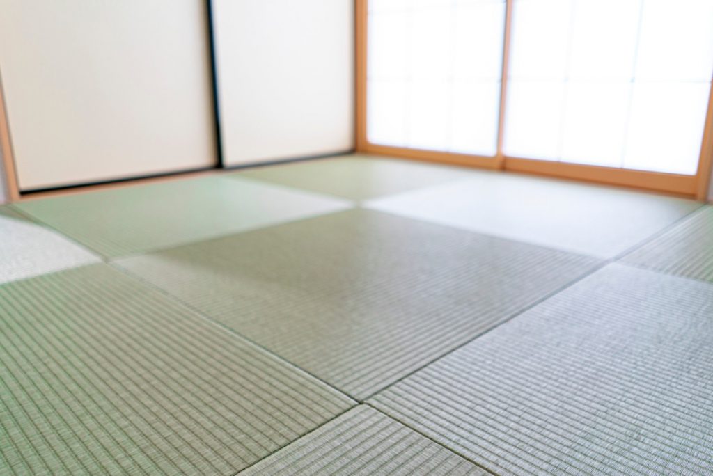 数年使用している畳が色あせてきて「張り替え」が必要かも…張り替えの目安や費用はどのくらい?
