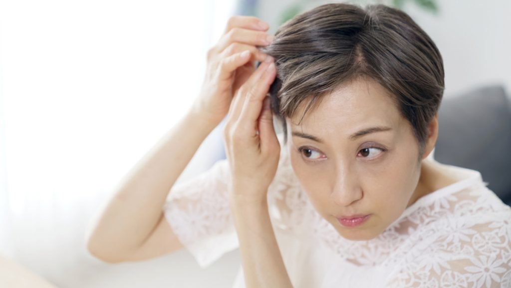 「1万円以下」で安いウィッグは不自然になってしまう…?髪が傷んできたので、ウィッグにしようか迷っています。