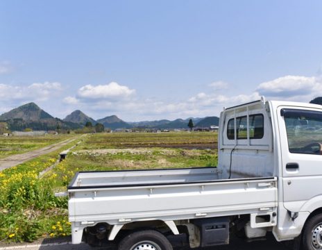 子どもが「軽トラの荷台」に乗るのに憧れています。私有地なら問題ありませんか？ なにか“例外”はあるのでしょうか？