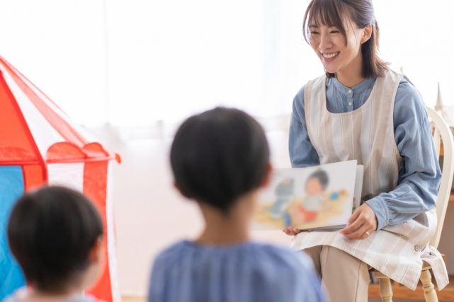 東京で保育士を目指すなら、返還不要の修学資金制度が使えるって本当ですか？