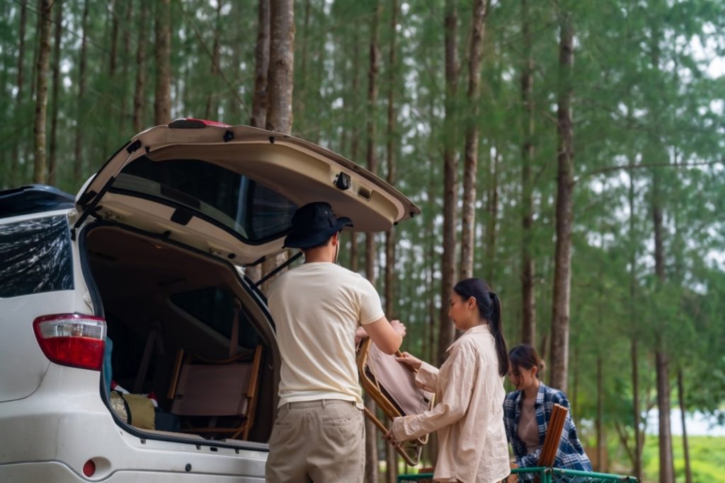 夫が「オートキャンプ」のために車を「軽」から買い替えたいと言っています。3人家族ですが、そこまで大きい車は必要でしょうか?「維持費」が心配です…