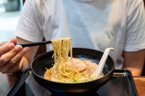 ラーメン好きな子どもとの外食で「大盛り1杯」のみの注文は非常識ですか？子どもに1品頼むと多すぎて食べきれません…