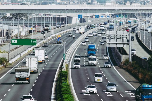 高速道路で「オービス」を光らせてしまいました。スピード違反でも「前科」がつくと聞いたことがありますが、公務員の私は“クビ”になる可能性もありますか？「青キップ」なら大丈夫でしょうか…？