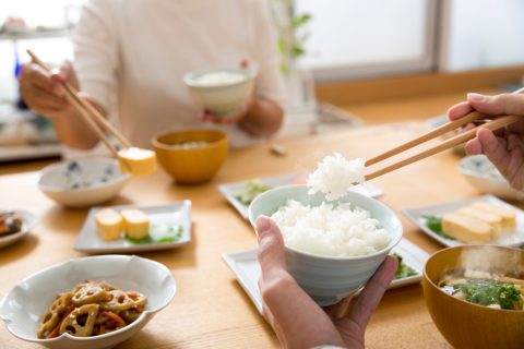 高校生の息子が食べ盛りで困っています！ お腹いっぱい食べさせてあげたいのですが、節約もしたいです！ どのようなメニューが効果的でしょうか？