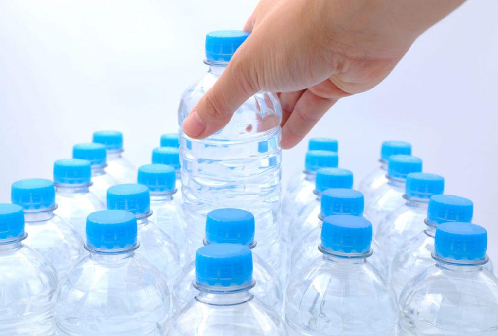 使用済みのペットボトルを「水筒代わり」に使用している母。不衛生な気がするのですが節約になるのでしょうか?