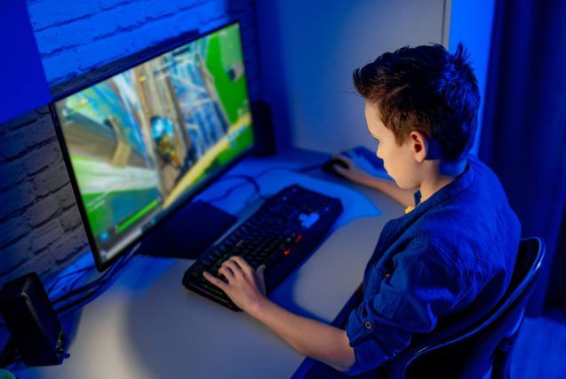 中学生の息子に「PCゲームがやりたいから、ゲーム用のパソコンを買って」と頼まれました。学生に買い与えるパソコンって、いくらぐらいが適切でしょうか？