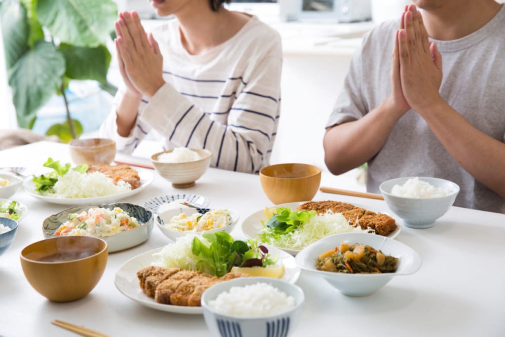「食べたいものを食べる」といって食費に「月8万円」かける娘夫婦…20代であれば普通なのでしょうか?