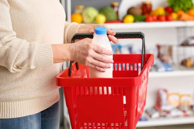 価格が安いので「低脂肪乳」の牛乳を購入しています。成分無調整の牛乳よりヘルシーで健康にもよいのでしょうか？