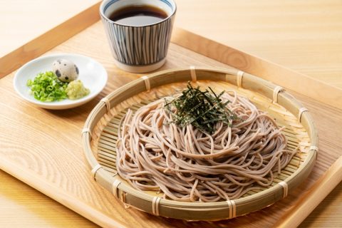 「麺類のなかではお蕎麦がヘルシー」と聞きました。白ご飯の代わりに食べ続けても”栄養上”問題ないのでしょうか？