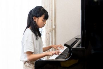 子どもにはいろいろな「習い事」を経験させたいのですが、毎月の費用がかさみます。他の家庭ではどのくらいお金をかけているのでしょうか？