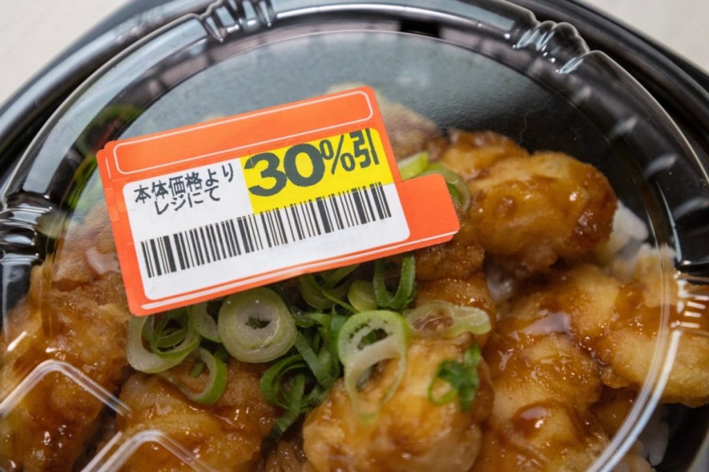 娘とスーパーに行ったとき、値引き品を買うのが恥ずかしいと言われました。実際に購入している人の割合はどのくらいでしょうか?