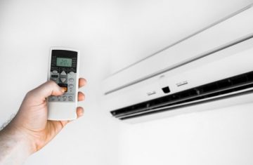 エアコンの前に洗濯物を干すことで「部屋の保湿」をしているつもりです。実際のところ、保湿効果はありますか？高いですが、加湿器を買うべきでしょうか…。