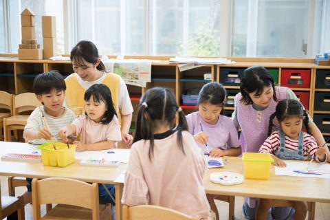 「保育園」に通う3歳の娘は保育料を払っていますが、「幼稚園」に通う3歳の友人の子どもは無償化になっているそうです。同じ3歳なのになぜですか？