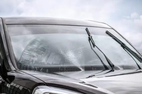 子どもが生まれ、より一層節約するようになりました。節約のため、車のウォッシャー液はいつも「水道水だけ」ですが、問題ないですよね？