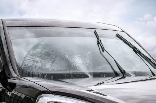 子どもが生まれ、より一層節約するようになりました。節約のため、車のウォッシャー液はいつも「水道水だけ」ですが、問題ないですよね？