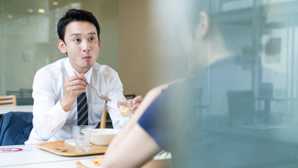 妻に「ランチ代は500円までにしてほしい」と言われました。物価高で「コンビニ弁当」も買えないと思うのですが、職場のランチ代は平均いくらなのでしょうか…?
