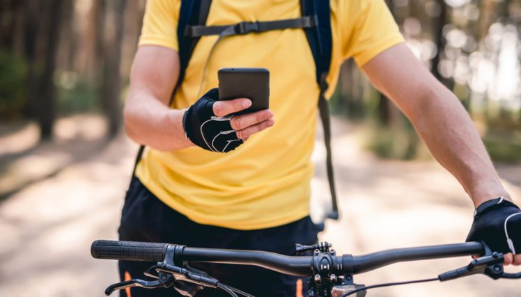 【2024年11月開始】「自転車に乗りながらスマホ操作」「飲酒して自転車に乗る」ことが厳罰化！ 強化の理由とは？ 違反時の“罰金”についても解説