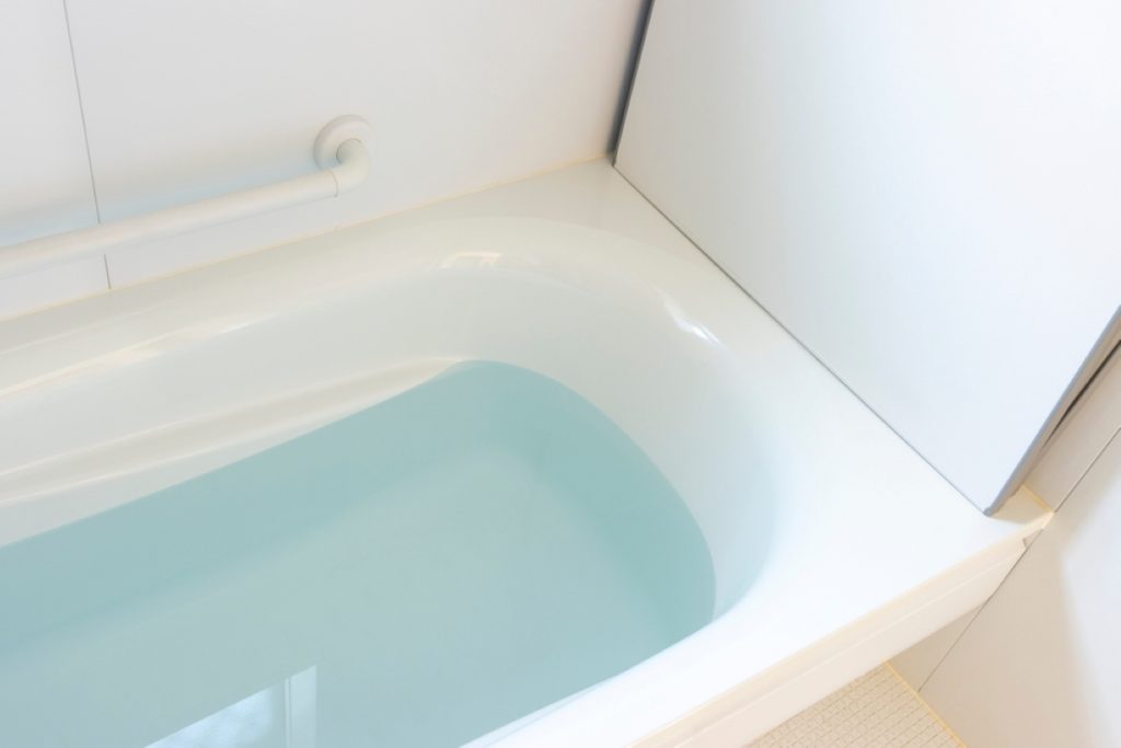 食後のお風呂は「危険」って本当!? 「ぬるま湯」で節約しつつ低リスクな入浴を目指そう