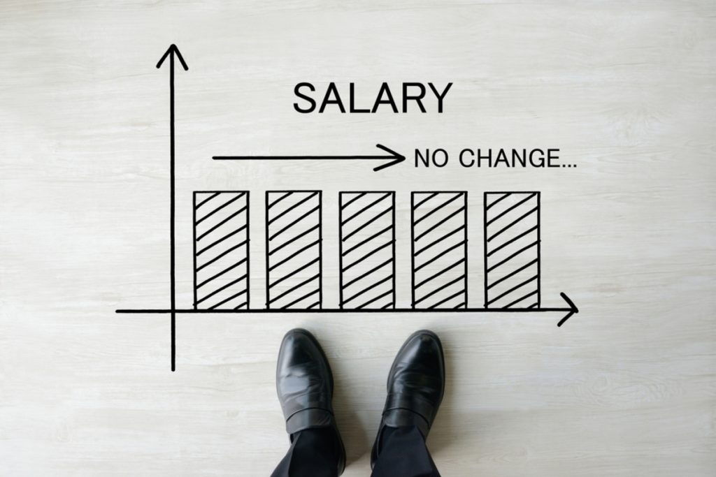 勤続年数5年目の先輩と3年目の私が「同じ給料」で気まずいです。昇給って難しいのでしょうか?
