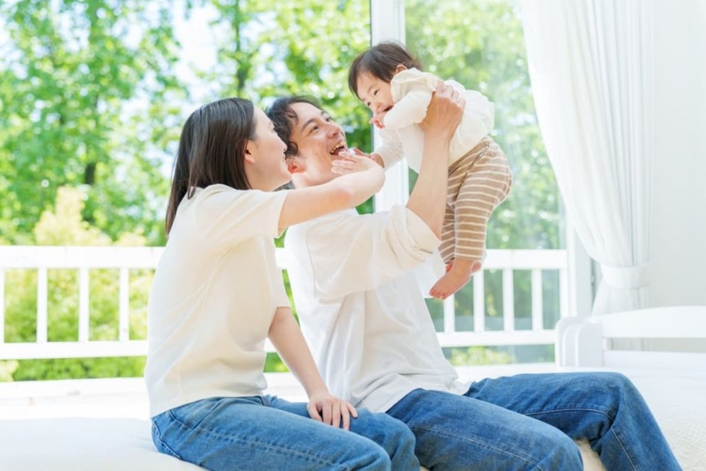30代夫婦で世帯年収は「400万円」です。子どもが生まれるまでに「50万円」貯めておけますか?あと8ヶ月しかないなら難しいでしょうか?