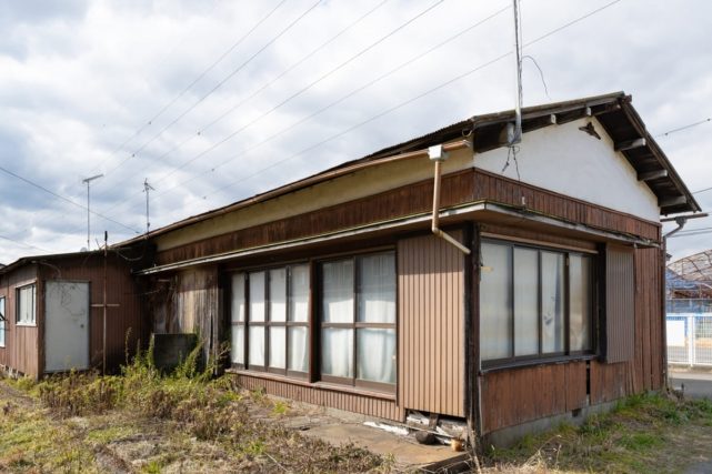 実家が空き家となっています。「空き家を放置すると罰則がある」と聞きましたが、処分にも費用がかかりますよね…？どうしたらいいでしょうか？