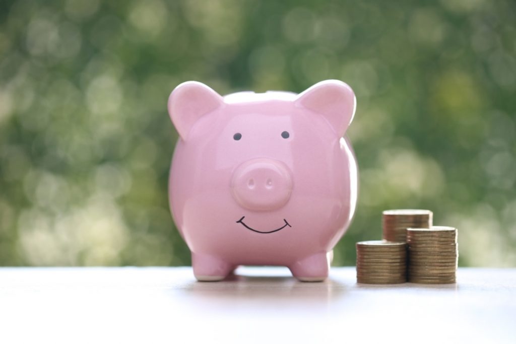 小銭貯金「5万円」を目指してるけど、お札に両替する場合「手数料」はかかる? お釣りを入れているので、小銭の種類が多くなってしまいます…