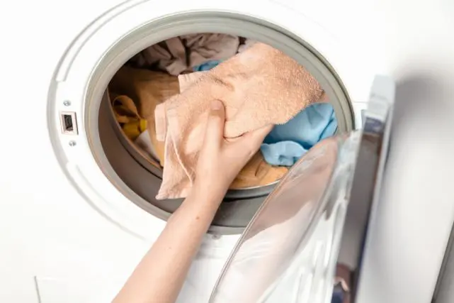 息子が一人暮らしを始めます。「洗濯機を買うのは高いからコインランドリーでいい」と言います。初期費用を考えても洗濯機のほうが安いですよね?