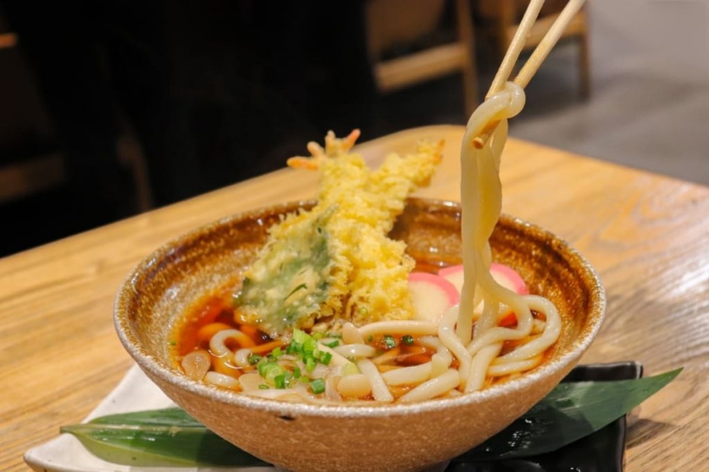 最近「お米」がスーパーで買えないので、「うどん」や「パスタ」を食べています。4人家族ですが、食費にどれだけ影響があるでしょうか? お米が“値上げ”されているので、安く済んでいますか…?