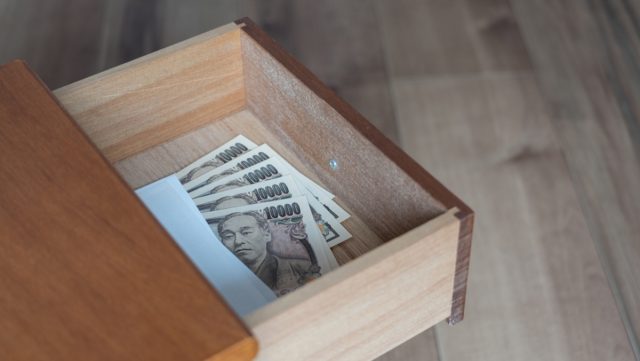 「毎月5万円」をタンス預金にしています。必要なときにすぐ使いたいので「銀行」へ預ける予定はありませんが、特に問題ないですよね？