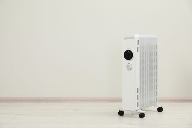 エアコンは乾燥するため「オイルヒーター」をつけて寝ています。電気代が気になるので、寝ている間は消した方がよいでしょうか？