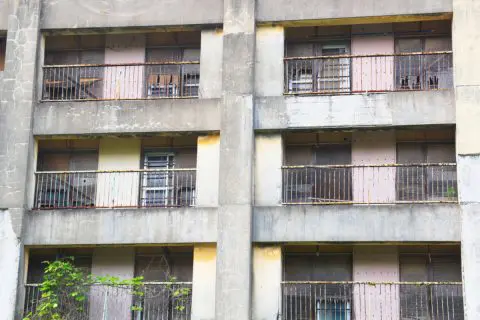 築40年のマンション、「老朽化」により下の階への水漏れが心配。「個人賠償責任保険」に入れば、保証でカバーできますか？