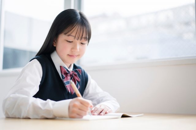 4月から変わる「高等教育の修学支援新制度」。その内容と今後の方向性について考える。