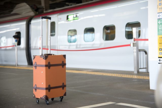 新幹線の「特大荷物スペース」。誰も使用する気配がない場合、荷物を置いてもいいのでしょうか？
