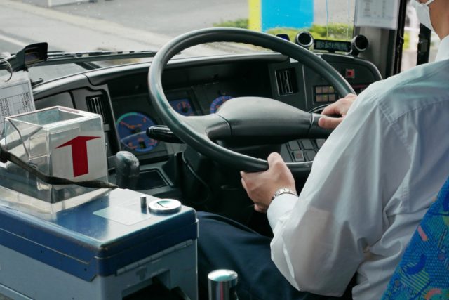 田舎に引っ越した友人に会いにバスに乗車→「回数券」を利用している人を見かけたのですが、電子マネーよりも家計に優しいなどの特徴があるのでしょうか？
