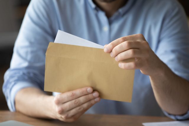 自宅に「マイナンバーカード更新の案内」が届いた！ 発行からまだ「5年」だけど、有効期限は「10年」じゃなかったの？ 更新が必要な理由や手続きを解説