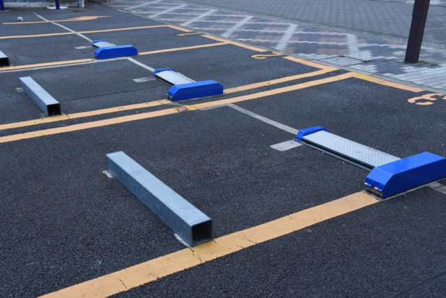 コインパーキングで「当日最大1000円」なのに「2日で5000円」近く請求されたという友人…！いったいどういうこと？駐車前にチェックすべきポイントは？