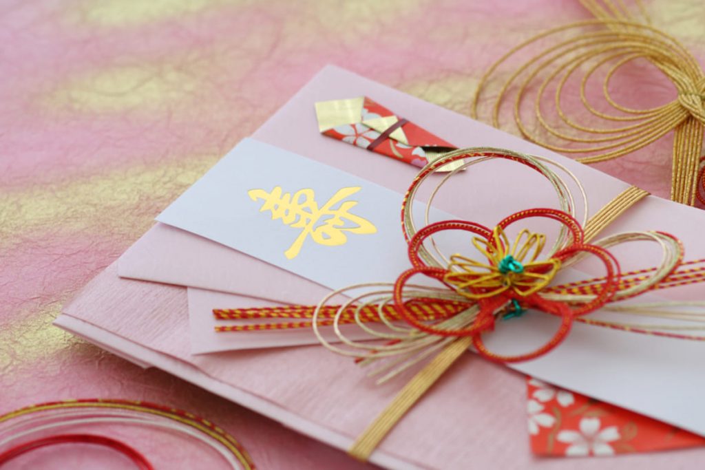 妹の結婚式のご祝儀は「3万円」包むつもりです。親から「もう少し渡してあげたら」と言われたのですが、家族に渡すご祝儀はもっと多いほうがいいのでしょうか？
