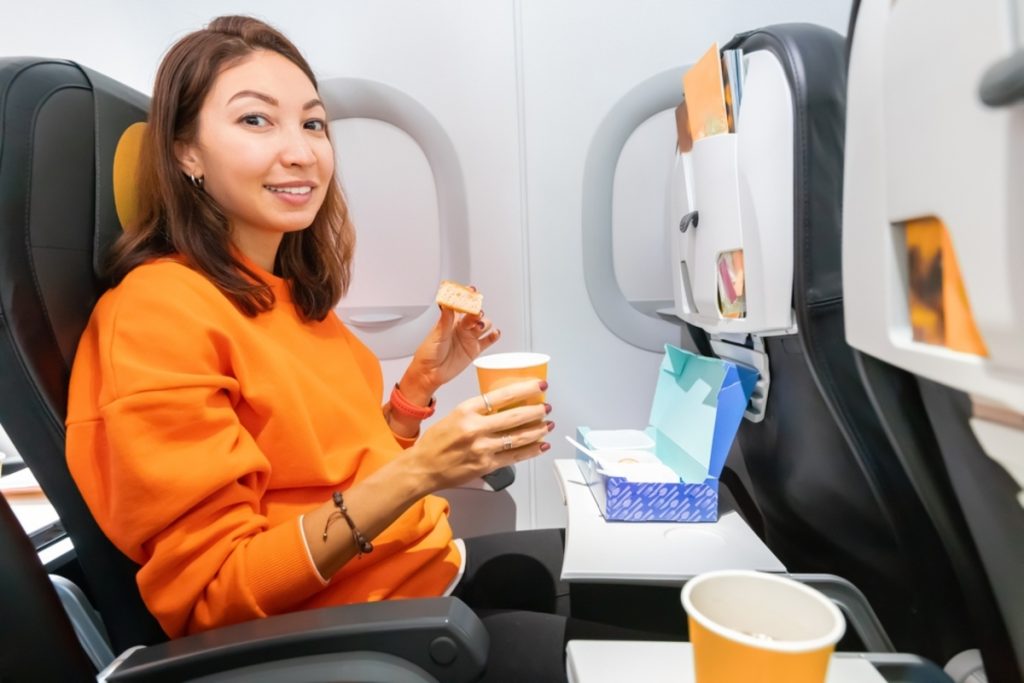 空港内の食事が高すぎて、飛行前「最後の日本食」すら食べられない……。空港内で使う「食費」を抑えるにはどうしたらいい？