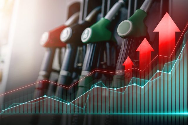 高騰が続いていた「ガソリン代」が安くなる!?今後の価格はどう変わる？