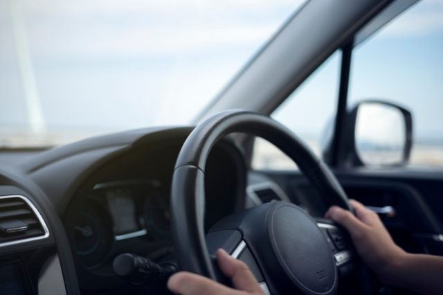 子どもが巣立ったので、7人乗りミニバンから「軽自動車」に乗り換えようと思います。維持費が「年間15万円」安くなるなら、200万円の新車でも安いものですよね？