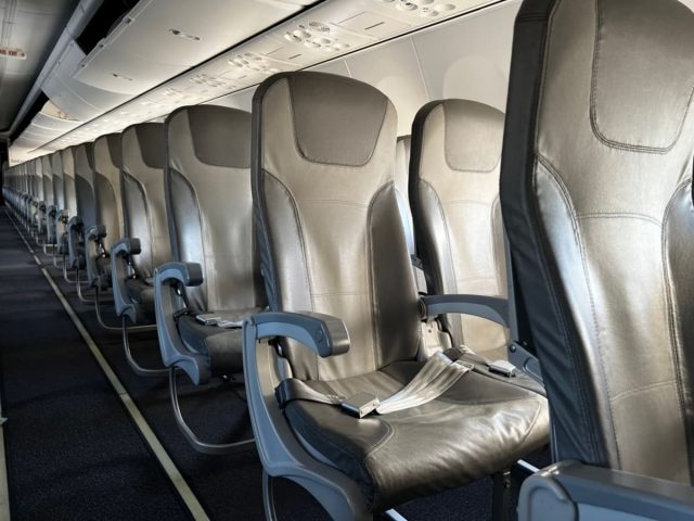 飛行機のチケットを友人と取ったら、隣席なのに「5000円」の価格差が！ なんで価格がコロコロ変わるの？