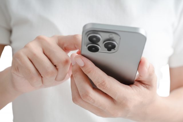 突然、電話会社から「滞納分を払わないと2時間後に電話が使えなくなる」との電話が。それ、個人情報の搾取かも!?